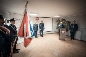 Zdjęcie przedstawiające Pana Komendanta w trakcie przemowy.