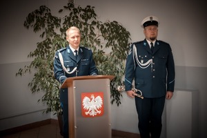 Zdjęcie przedstawiające Pana Komendanta Hynka oraz trębacza.