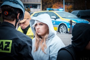 Zdjęcie przedstawiające uczestników biorących udział w wykonywanym zadaniu.