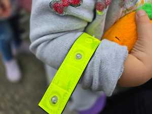 Zdjęcie przedstawiające odblask na ręce.