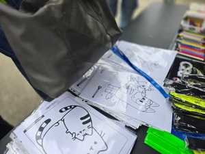 Zdjęcie przedstawiające kolorowanki na stoisku profilaktycznym.