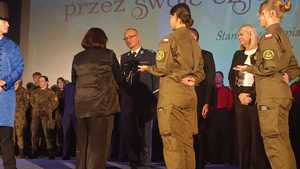 Zdjęcie przedstawiające uczestników jubileuszu 30-lecia szkoły.