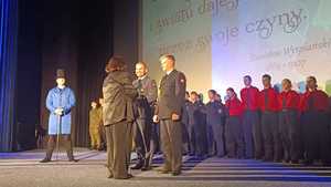 Zdjęcie przedstawiające uczestników jubileuszu 30-lecia szkoły.