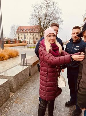 Zdjęcie przedstawiające policjantów oraz Panie z Ośrodka Pomocy Społecznej.