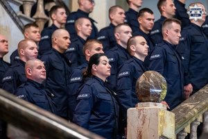 Policjanci w trakcie ślubowania.