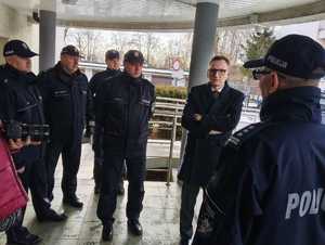 Zdjęcie policjantów oraz Pana Prezydenta.