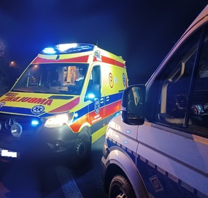 Zdjęcie radiowozu oraz Karetki Pogotowia.