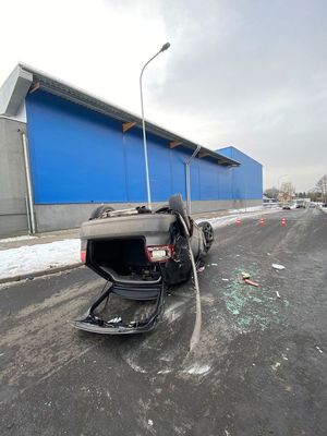 Zdjęcie uszkodzonego pojazdu.