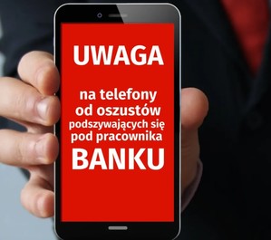 Zdjęcie na którym widnieje telefon i informacja o oszustwie na pracownika banku.