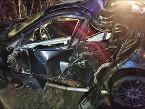 Zdjęcie uszkodzonego pojazdu.