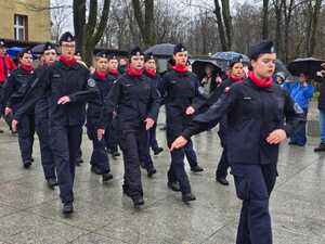 Uczniowie klas mundurowych.