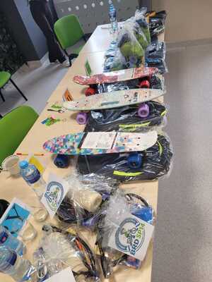 Zdjęcie nagród dla uczestników.