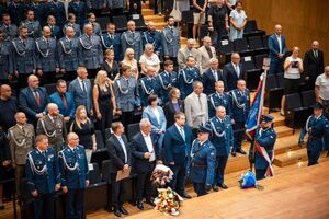 Awansowani Policjanci oraz goście.