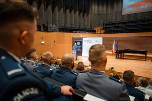 Awansowani Policjanci oraz goście.