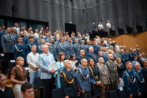 Awansowani Policjanci oraz goście.
