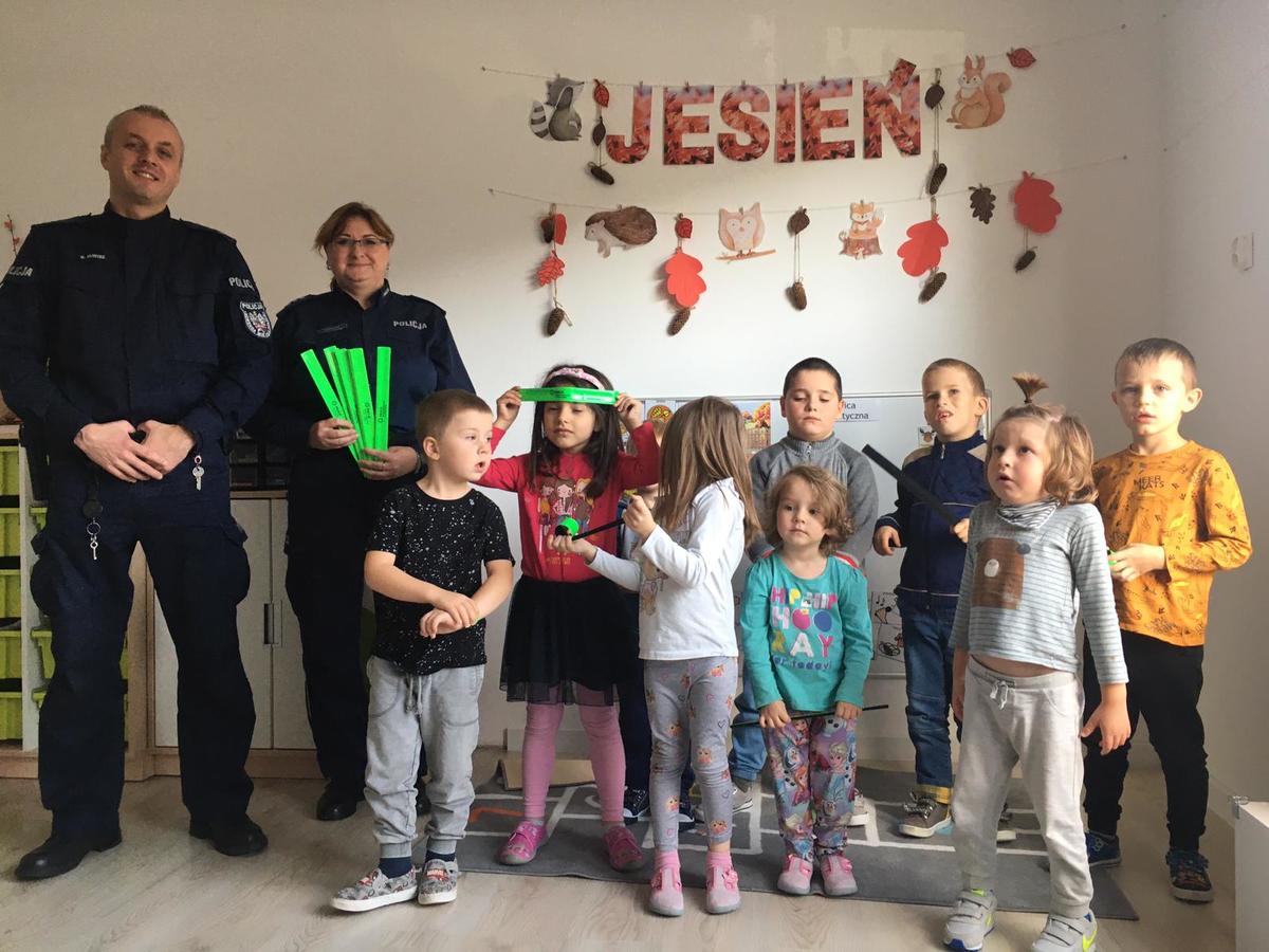Policjanci na lekcji bezpieczeństwa w przedszkolu - Wiadomości